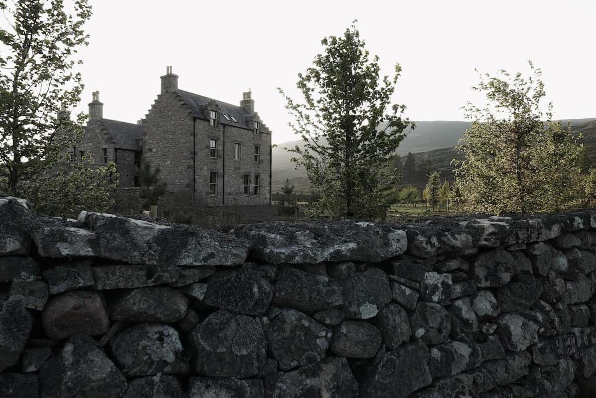 Huswell - Gairnshiel Lodge - Unique & Exclusive Lodge Next To The Castle 발라터 외부 사진